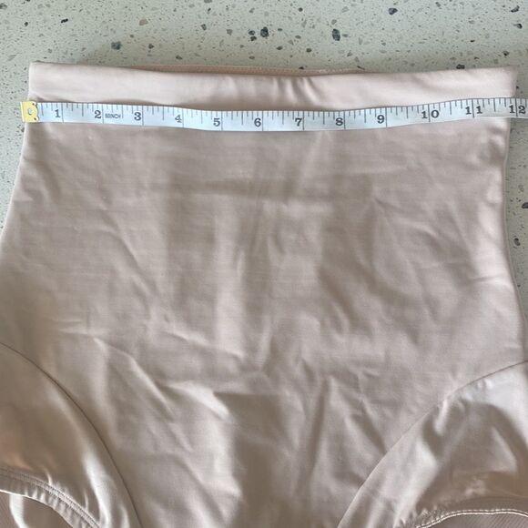 Ambrielle Wonderful Edge Back Magic High-Waist Control Briefs Warm Beige Size L - Picture 7 of 12